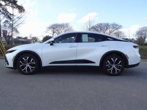 Used 2024 Toyota Crown XLE image 2