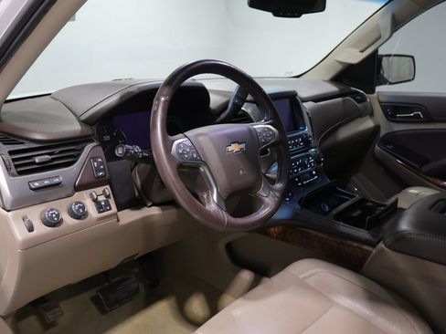 Used 2018 Chevrolet Suburban Premier AWD/4WD image 17