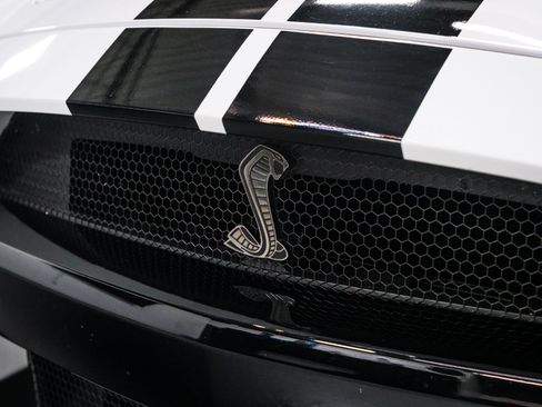 Used 2022 Ford Mustang Shelby GT500 w/ Carbon Fiber Track Pack RWD image 13