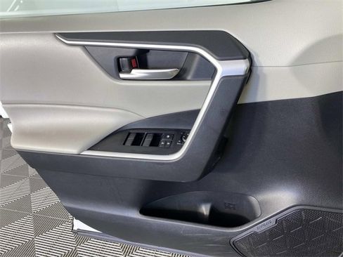 Used 2021 Toyota RAV4 XLE w/ Convenience Package image 24