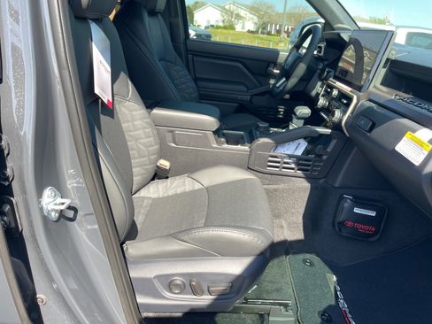 New 2026 Toyota Tacoma TRD Off-Road AWD/4WD image 17