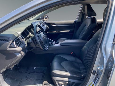 Used 2023 Toyota Camry SE FWD image 9