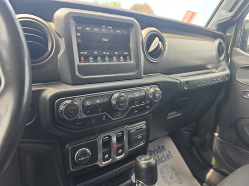 Used 2022 Jeep Wrangler Sport AWD/4WD image 23