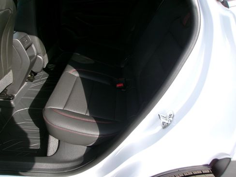 New 2026 Chevrolet Trax RS w/ Sunroof Package FWD image 11