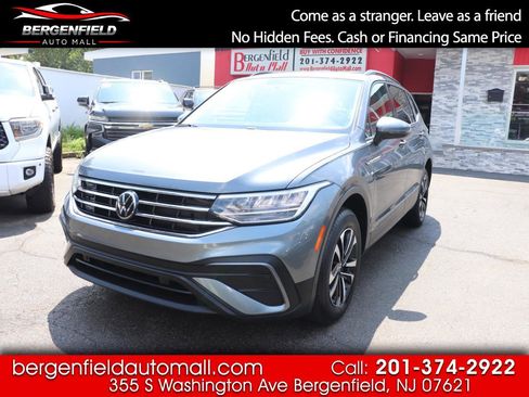 Used 2022 Volkswagen Tiguan S image 1