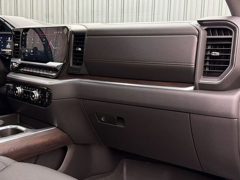 Used 2026 GMC Sierra 1500 SLT AWD/4WD image 37