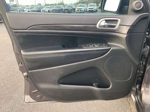 Used 2021 Jeep Grand Cherokee Laredo X image 10