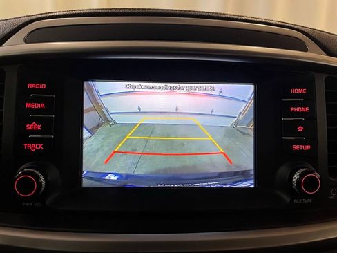 Used 2019 Kia Sorento LX image 17