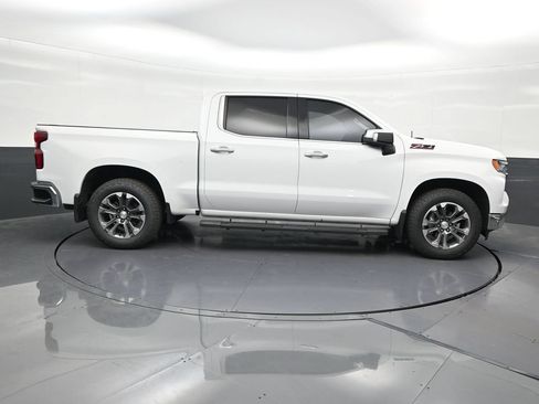 Used 2023 Chevrolet Silverado 1500 LTZ w/ Z71 Off-Road Package AWD/4WD image 7