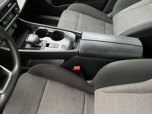 Used 2023 Nissan Rogue SV image 33