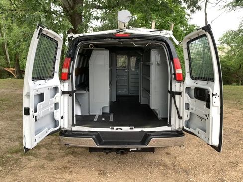 Used 2014 Chevrolet Express 2500 w/ Cold Climate Package image 8