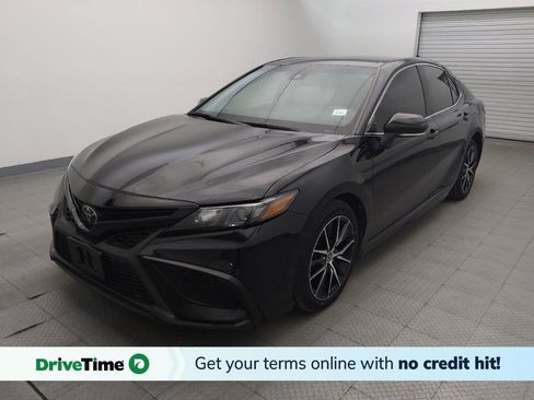 Used 2022 Toyota Camry SE FWD image 1