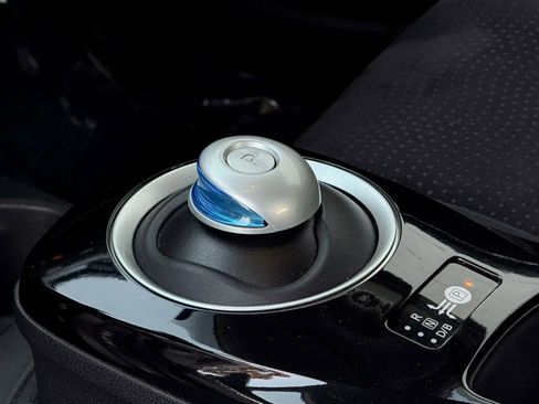 Used 2017 Nissan Leaf SV image 17