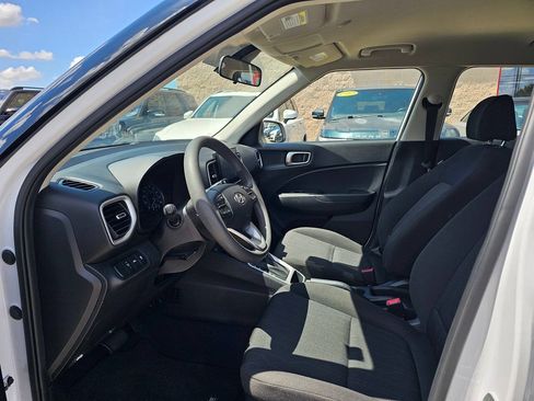 Used 2021 Hyundai Venue SE FWD image 13