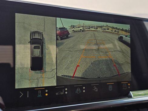 Certified 2022 Chevrolet Silverado 1500 High Country w/ Technology Package AWD/4WD image 32