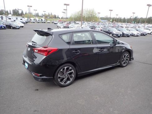 Used 2018 Toyota Corolla iM w/ Carpet Mat Package (TMS) FWD image 5