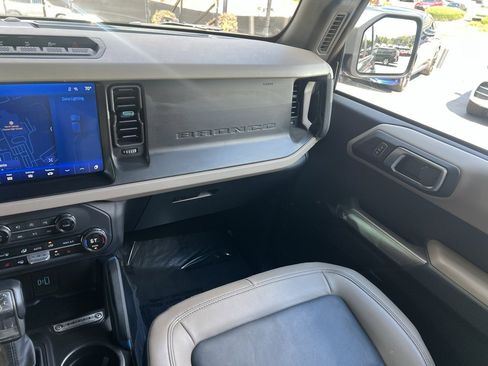 Used 2023 Ford Bronco Wildtrak image 36
