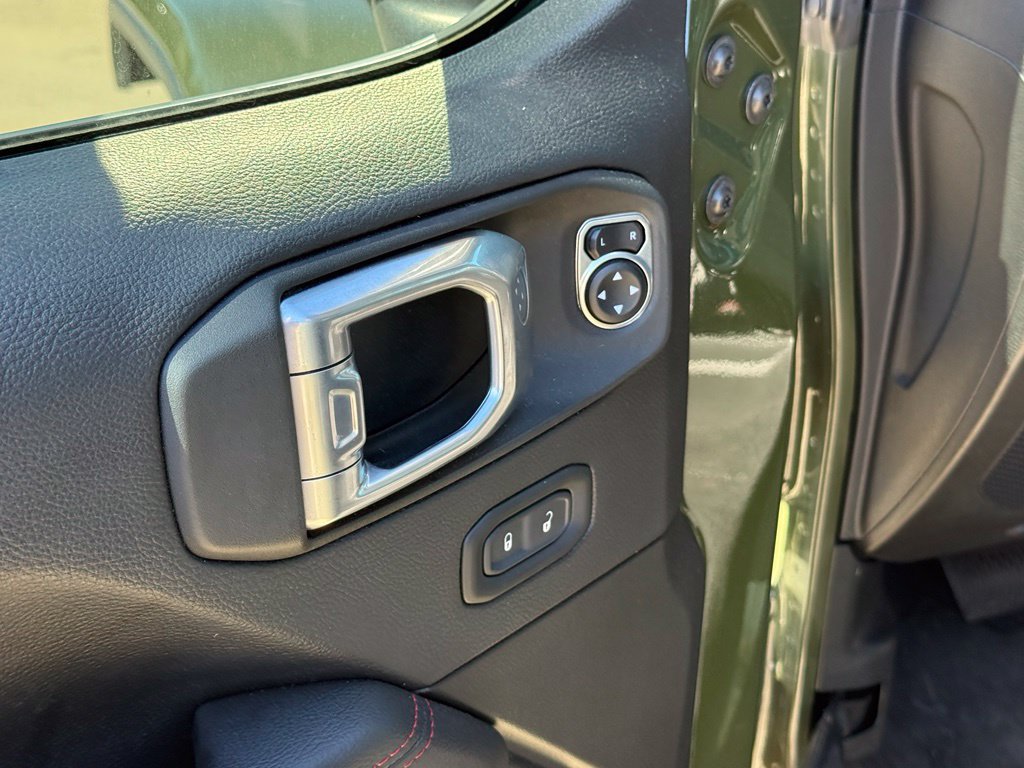 Used 2021 Jeep Gladiator Rubicon AWD/4WD image 12