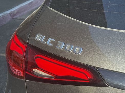 Used 2025 Mercedes-Benz GLC 300 w/ AMG Line image 7