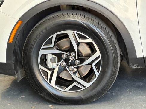 Used 2024 Kia Sportage LX image 23