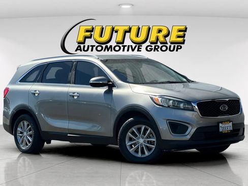 Used 2017 Kia Sorento FWD w/ LX Convenience Package image 1