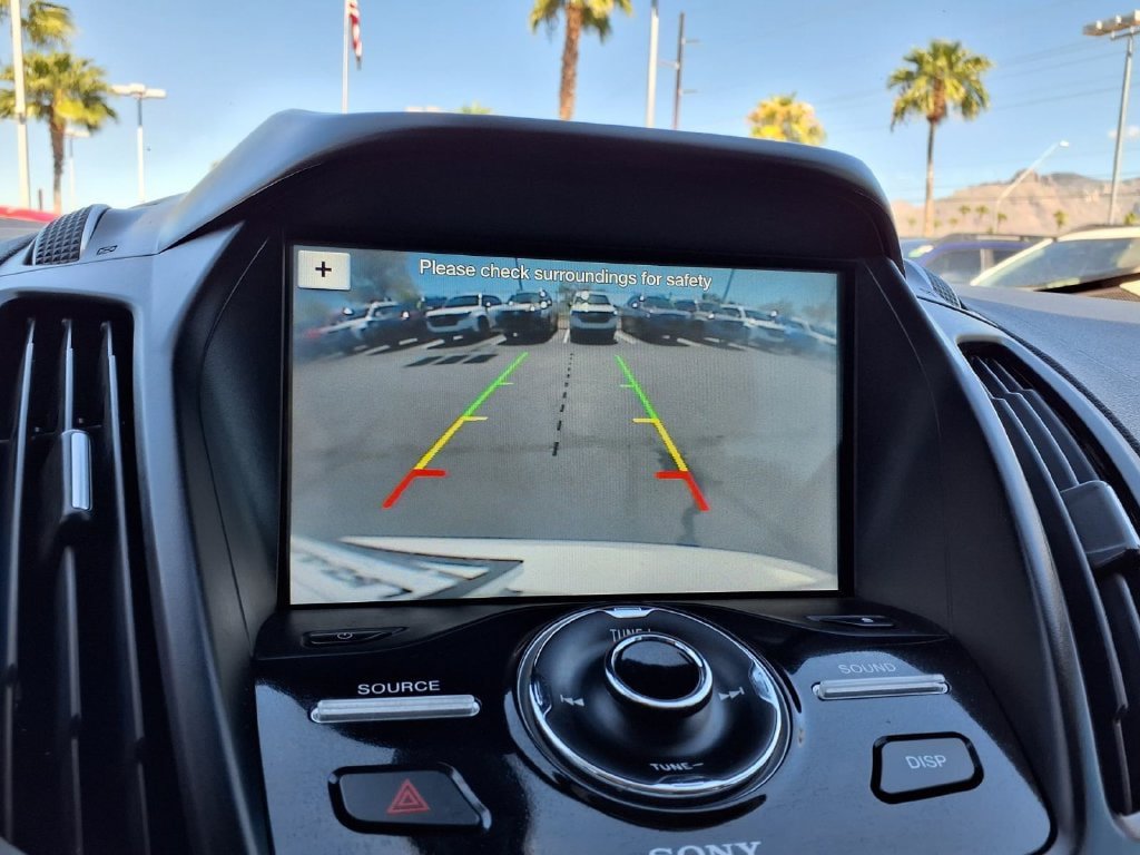 Used 2017 Ford C-MAX Titanium FWD image 3