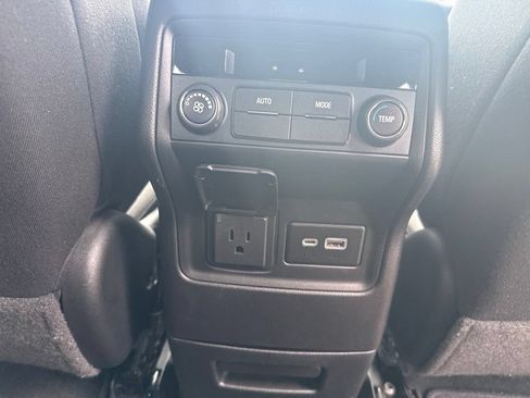 Used 2020 GMC Acadia SLE w/ Driver Convenience Package FWD image 23