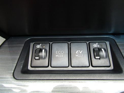 Used 2012 Toyota Camry XLE w/ Leather Pkg FWD image 32