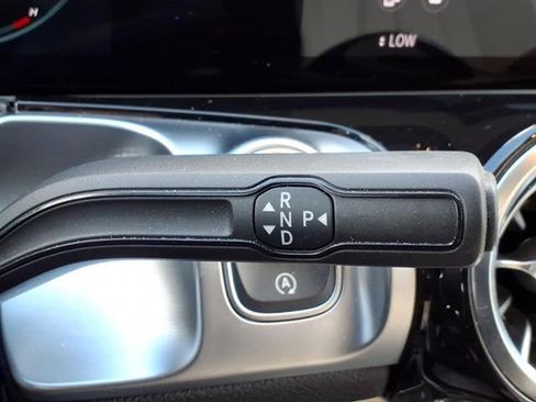 Used 2021 Mercedes-Benz GLB 250 image 27