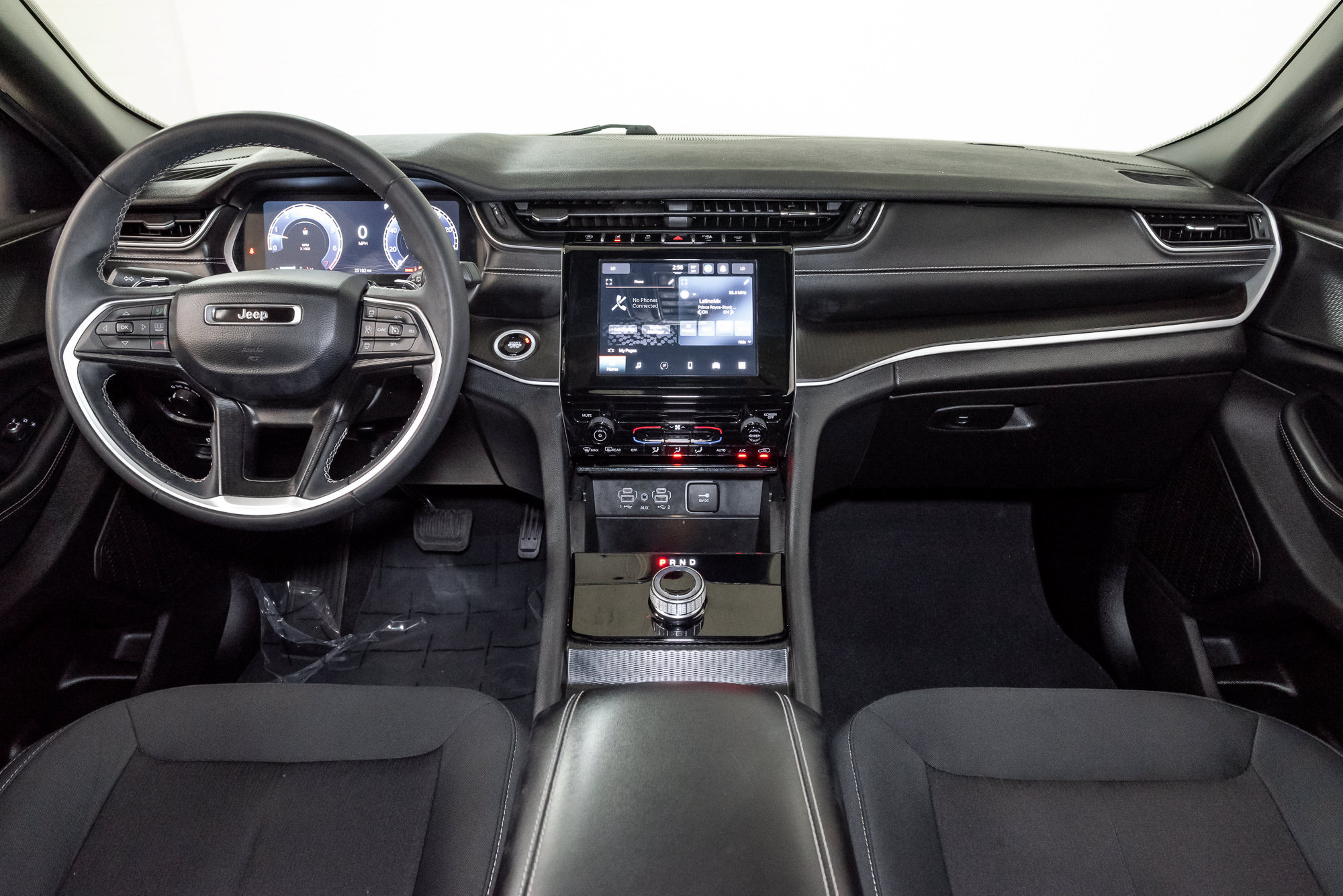 Used 2024 Jeep Grand Cherokee Laredo X AWD/4WD image 25