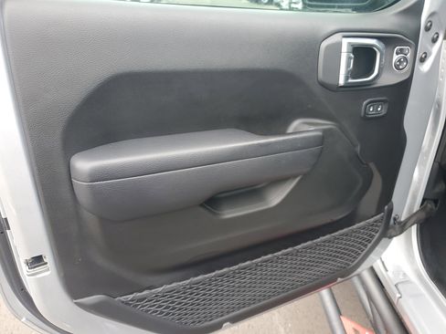 Used 2023 Jeep Gladiator Sport image 12