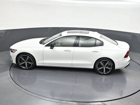 Certified 2024 Volvo S60 B5 Plus FWD image 18
