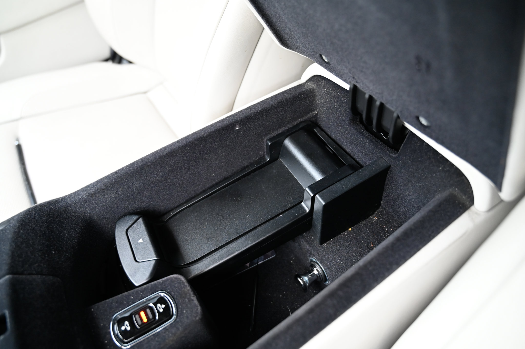 Used 2018 Rolls-Royce Dawn RWD image 32