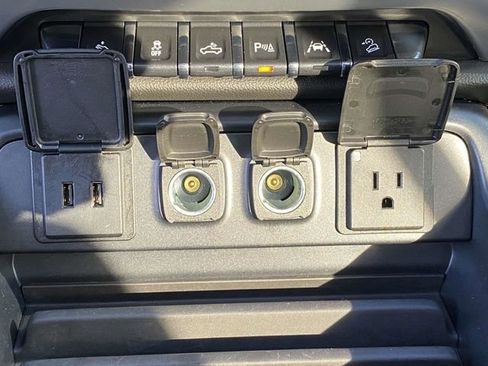 Used 2018 GMC Sierra 1500 SLT image 32