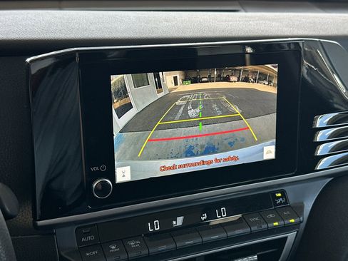 Used 2025 Toyota Camry LE w/ Convenience Package image 17