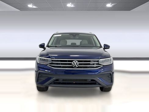 Used 2024 Volkswagen Tiguan SE image 6