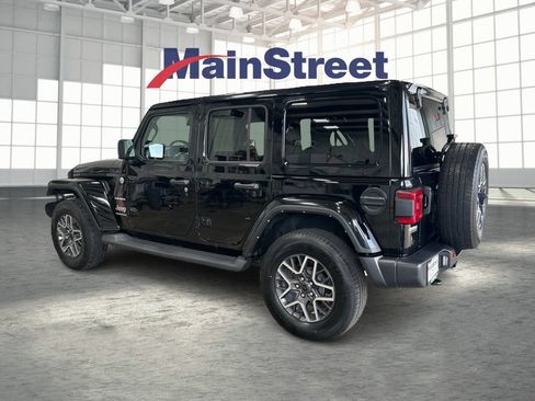 Used 2024 Jeep Wrangler Unlimited Sahara AWD/4WD image 3