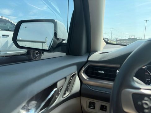 Used 2022 GMC Acadia Denali w/ Denali Ultimate Package FWD image 25
