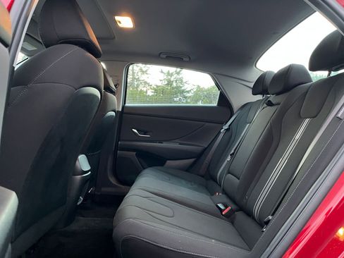 Used 2025 Hyundai Elantra SEL image 25