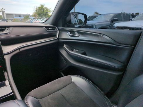 Used 2023 Jeep Grand Cherokee Altitude AWD/4WD image 17