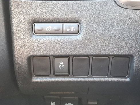 Used 2018 Nissan Murano S AWD/4WD image 23