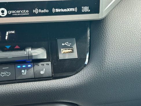 Used 2024 Toyota Tundra Limited image 35