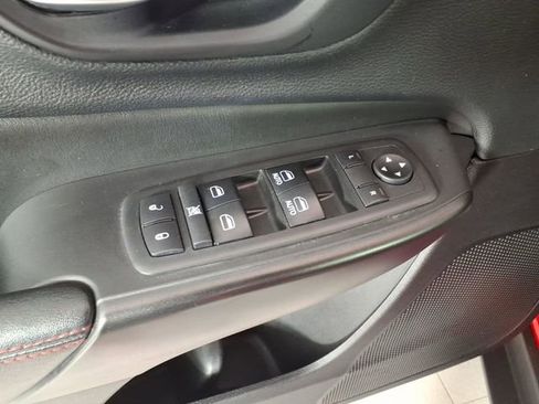 Used 2019 Jeep Cherokee Trailhawk w/ Cold Weather Group AWD/4WD image 14