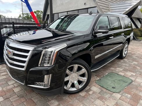 Used 2020 Cadillac Escalade ESV Luxury image 2