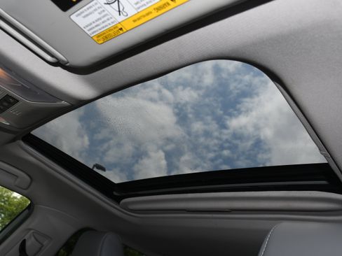 Used 2019 Toyota RAV4 XLE Premium FWD image 7