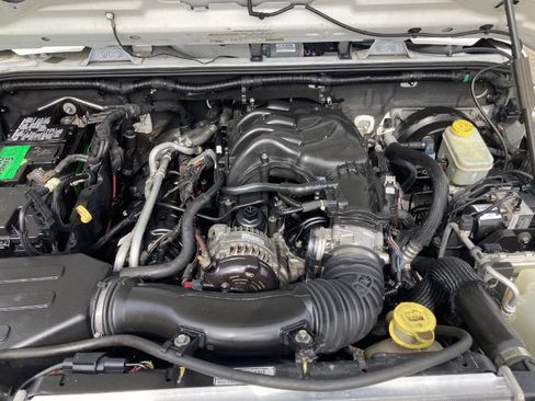 Used 2012 Jeep Wrangler Unlimited Sport image 15