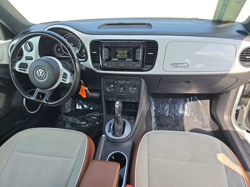 Used 2015 Volkswagen Beetle 1.8T Classic FWD image 9