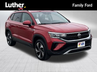 Used 2024 Volkswagen Taos SE w/ Panoramic Sunroof Package