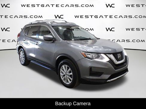 Used 2020 Nissan Rogue SV image 2
