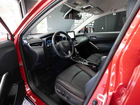 Used 2024 Toyota Corolla Cross XLE FWD image 8